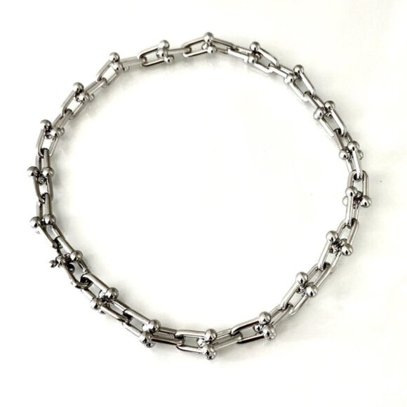 Hardware Bold Large Links U shaped Necklace - Picture 2 of 11